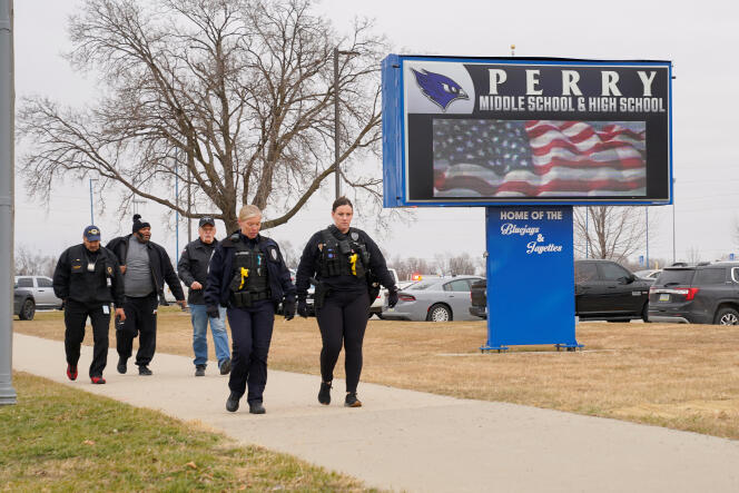 Police officers walking next to Perry high school